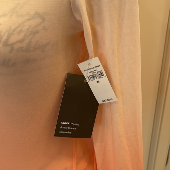 Gap Fit XS Long Sleeve Breathe Lightweight Athletic Top in Peach Tie Dye… - Picture 2 of 6